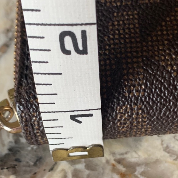 Michael Kors Large Jet Set Travel Logo Wallet EUC - Picture 11 of 13